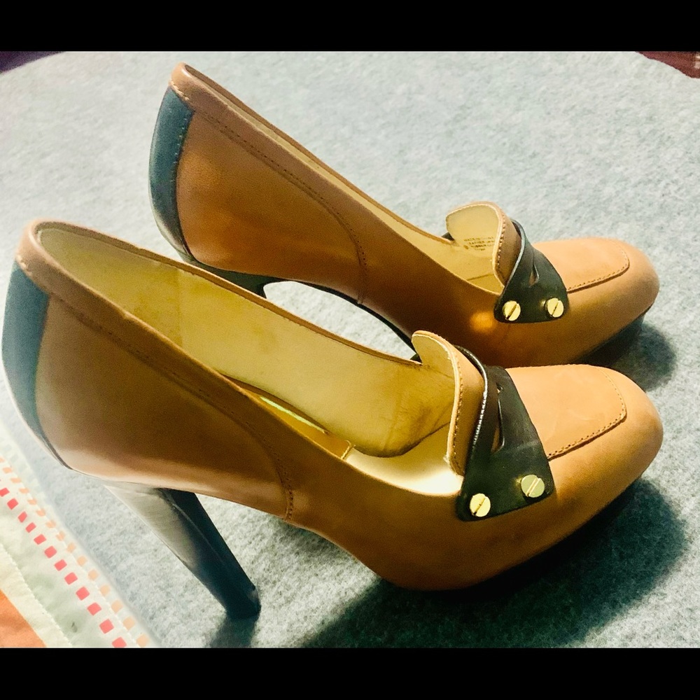 Pumps - Picture 2 of 6